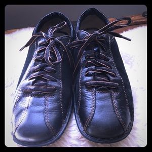Born shoes with laces!
